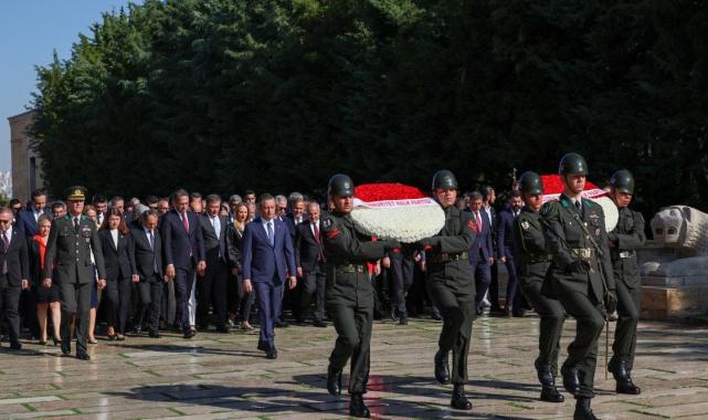 CHP Genel Başkanı Özgür Özel, Anıtkabir'i ziyaret etti