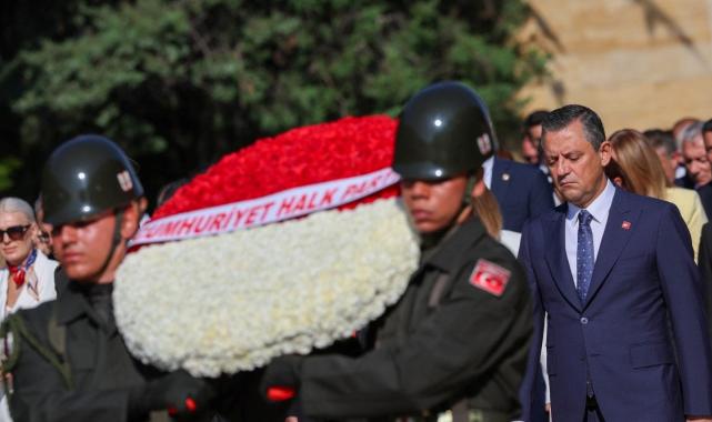 CHP Genel Başkanı Özgür Özel, Anıtkabir'i ziyaret etti
