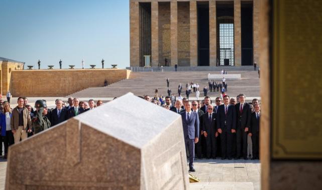 CHP Genel Başkanı Özgür Özel, Anıtkabir'i ziyaret etti