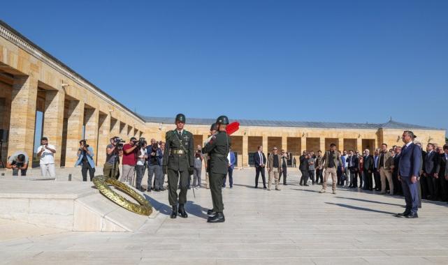 CHP Genel Başkanı Özgür Özel, Anıtkabir'i ziyaret etti