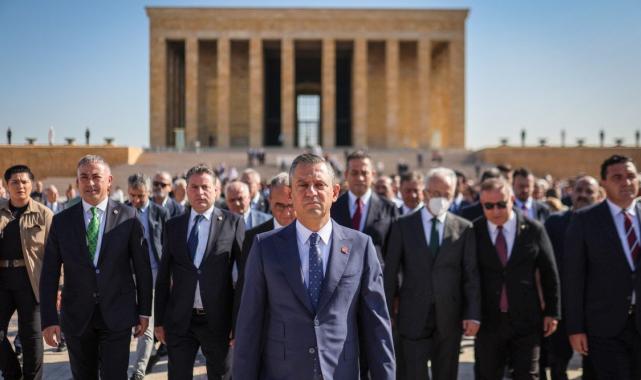 CHP Genel Başkanı Özgür Özel, Anıtkabir'i ziyaret etti