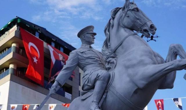 CHP'nin heykel hizmetinde son eser Bilecik Belediyesi'nden