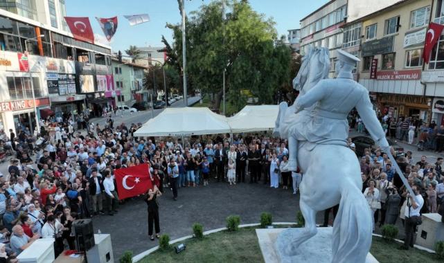 CHP'nin heykel hizmetinde son eser Bilecik Belediyesi'nden