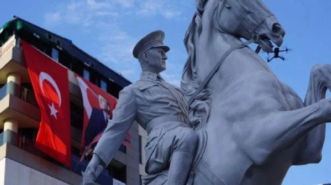 CHP'nin heykel hizmetinde son eser Bilecik Belediyesi'nden