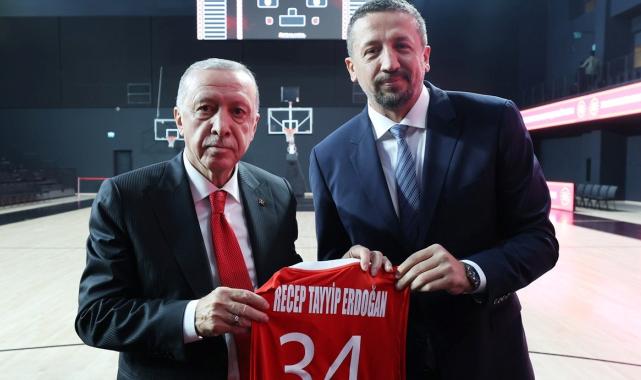Cumhurbaşkanı Erdoğan, BGM açılışında potaya basket attı