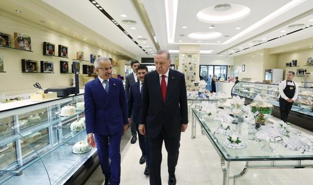 Cumhurbaşkanı Erdoğan, pastanede vatandaşlarla sohbet etti