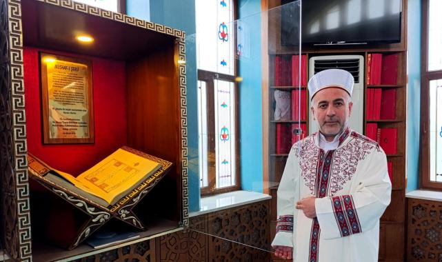 Cumhurbaşkanı'nın hediye ettiği 428 yıllık Kur'an-ı Kerim replikası ilgi görüyor