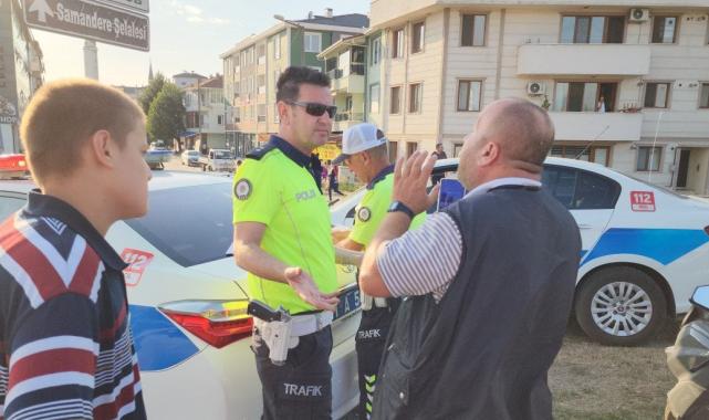 Düzce'de kasksız yakalanan motosikletli: Bana ceza yazmayın, alo desem 10 kask gelir