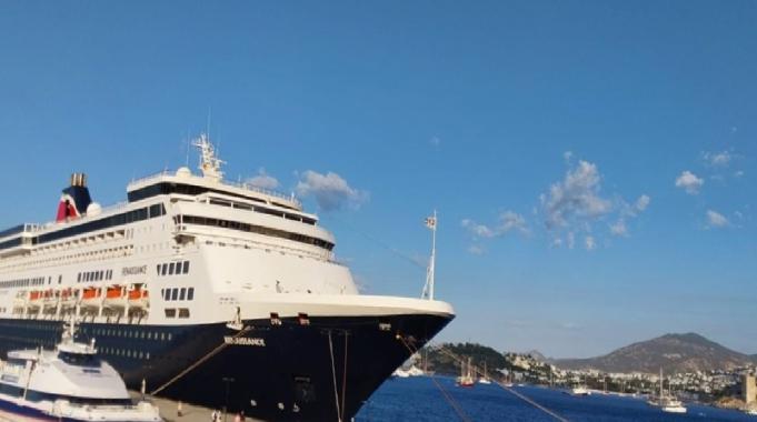 Ege'ye kruvaziyerle turist akını: 744 bin yolcu geldi