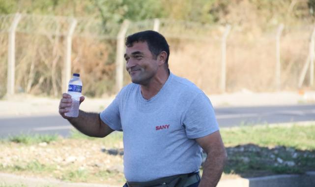 Enerjisiyle tebessüm ettiren su satıcısı: İşimin sırrı mutluluk