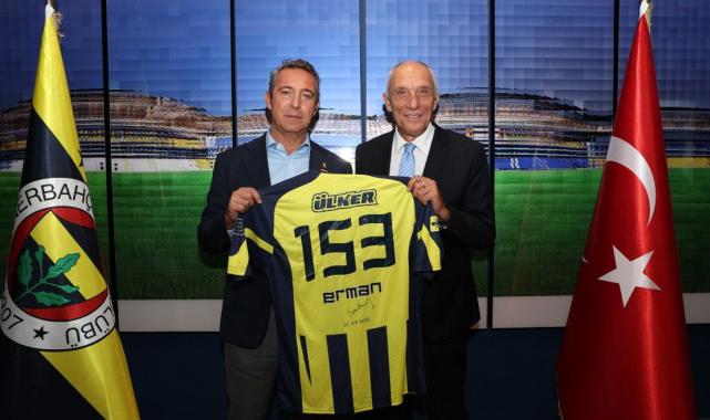 Erman Kunter'den Fenerbahçe Basketbol Müzesi'ne hediye