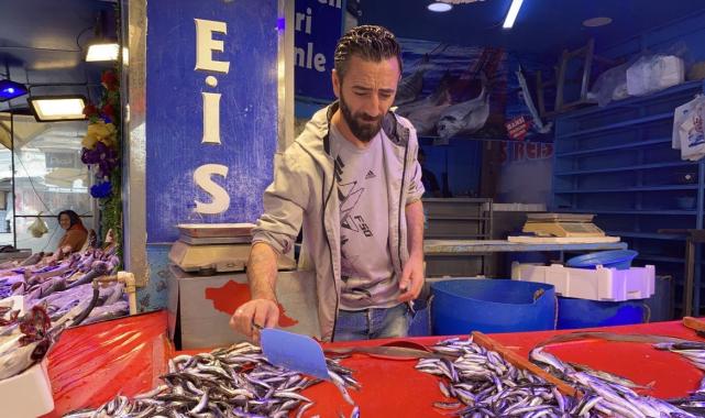 Eskişehir'de tanesi 100 liradan satılan palamuda vatandaşın ilgisi yoğun