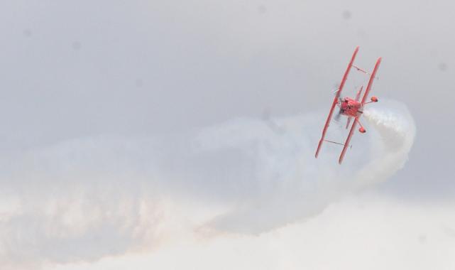 Eskişehir'deki hava şenliği: Akrobasi gösterisi ilgiyle takip edildi