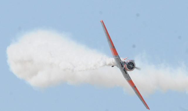 Eskişehir'deki hava şenliği: Akrobasi gösterisi ilgiyle takip edildi