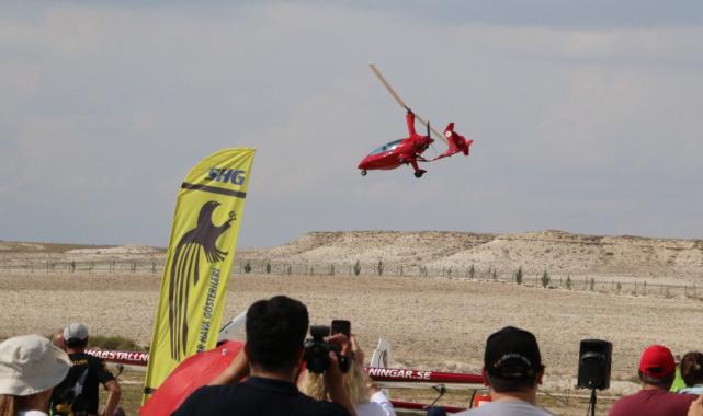 Eskişehir'deki hava şenliği: Akrobasi gösterisi ilgiyle takip edildi