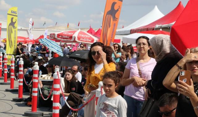 Eskişehir'deki hava şenliği: Akrobasi gösterisi ilgiyle takip edildi