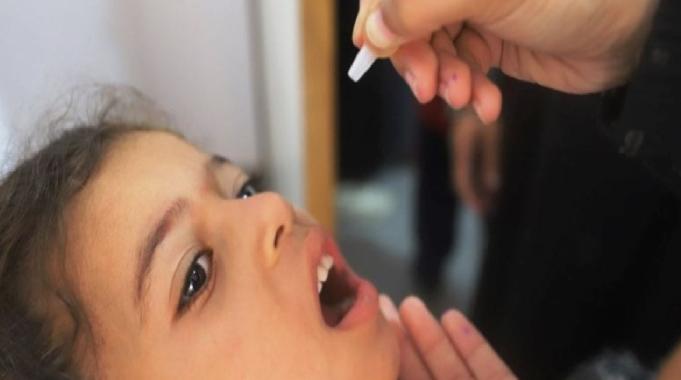 Gazze&#039;de çocuk felcine karşı 355 bin çocuk aşılandı