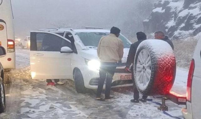 Güney Afrika’da yoğun kar yağışı hayatı felç etti