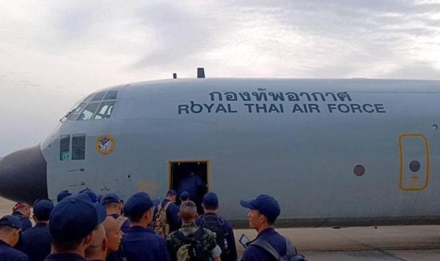 Güney Asya sular altında kaldı: En az 285 ölü