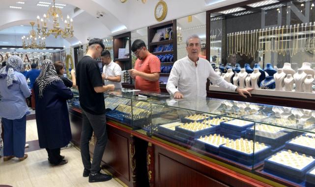 Gurbetçiler altın alışverişi yapmayı bırakıp tatil bölgelerine yöneldi