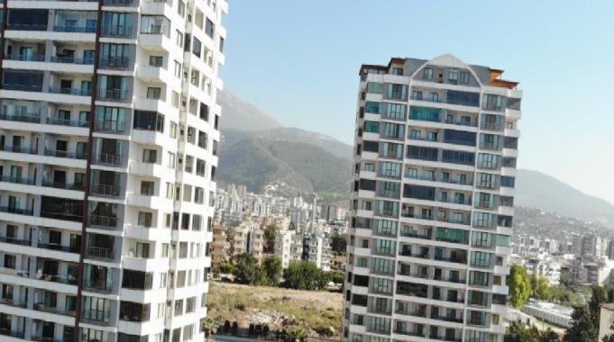 Hatay'da 16 katlı bina tek darbeyle tuzla bu oldu