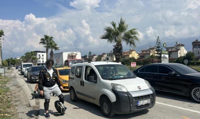 Hatay'da tek teker üzerinde yolculuk yapıyor