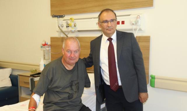 İngiliz turistin 20 yıllık ağrısına Türk hekimleri çare oldu