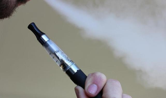 İngiltereli araştırmacılar: Elektronik sigara en az sigara kadar akciğere zarar veriyor