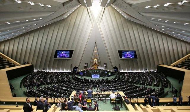 İran dini lideri Hamaney güvenli bir yere götürüldü