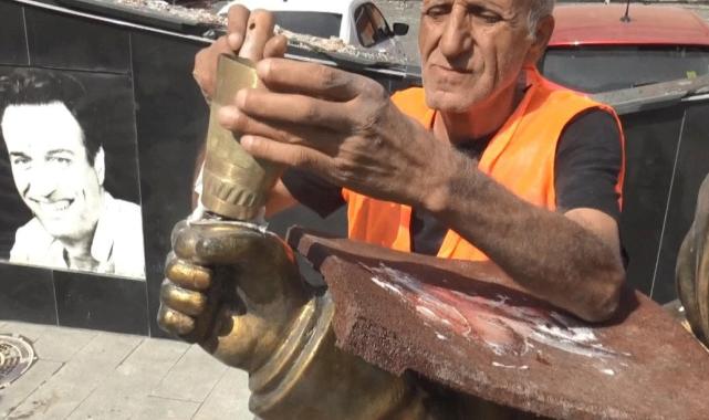 İstanbul'da Adile Naşit heykelinin zili çalındı