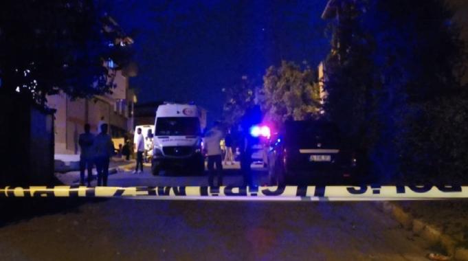 İstanbul&#039;da iş yeri sahipleri silahlı kavgaya tutuştu: 2 ölü