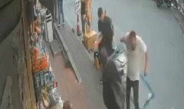 İstanbul'da kaldırımda sohbet ederken üzerine cam çerçeve düştü