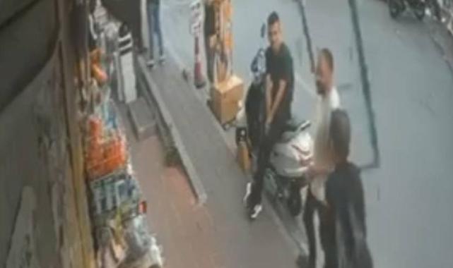 İstanbul'da kaldırımda sohbet ederken üzerine cam çerçeve düştü