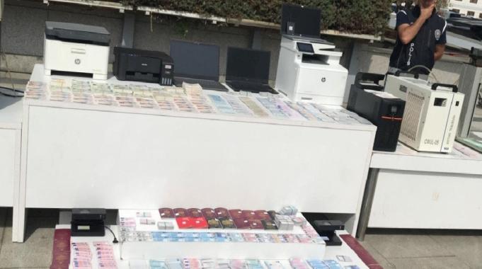 İstanbul'da sahte pasaport hazırlayan şebekeye operasyon: 15 gözaltı