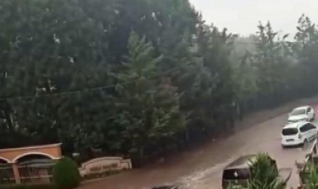 İstanbul'daki sağanak yağış sürücülere zor anlar yaşattı