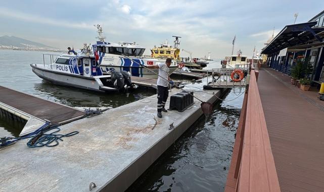 İzmir Körfezi'ndeki kirlilik sürüyor: Ne kadar sürede temizleneceği belli değil!