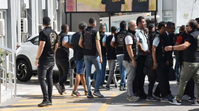 İzmir'de akıma kapılan 2 kişinin ölümünde 42 sanık ilk kez hakim karşısında