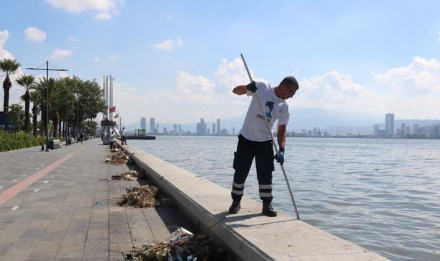 İzmir’de çevre kirliliği: Sağanak sonrası Körfez'e çöp aktı
