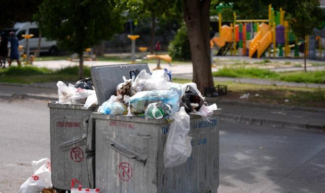 İzmir'de çöp dağları: Çiğli'de kötü koku ve kirlilik manzaraları