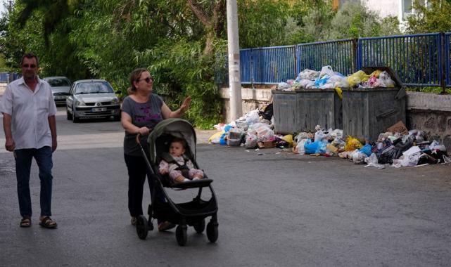 İzmir'de çöp dağları: Çiğli'de kötü koku ve kirlilik manzaraları