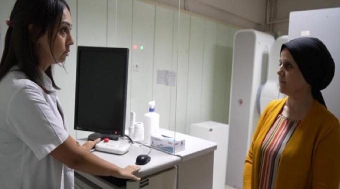 Kırıkkale&#039;de meme kanserini yenen hemşire, erken teşhise dikkati çekti