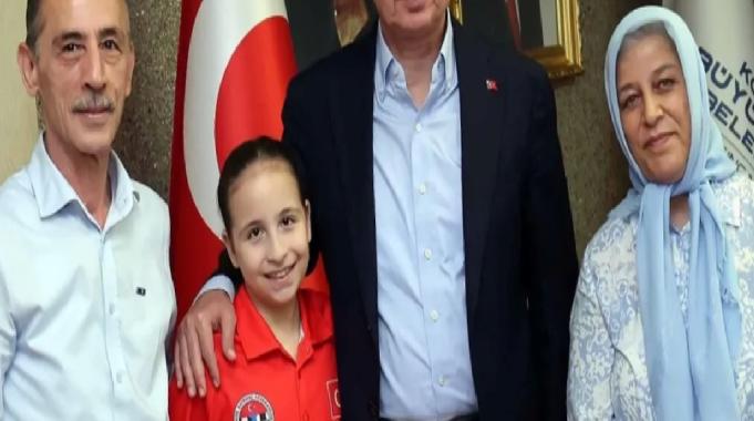 Kocaeli'de Başkan Büyükakın genç şampiyonla buluştu