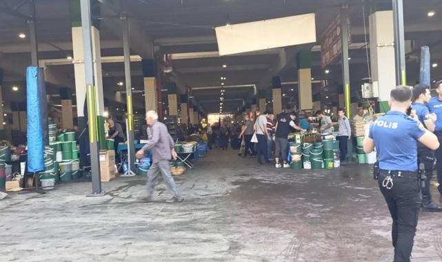 Kocaeli'de pazar yerinde alacaklısını kalbinden bıçakladı