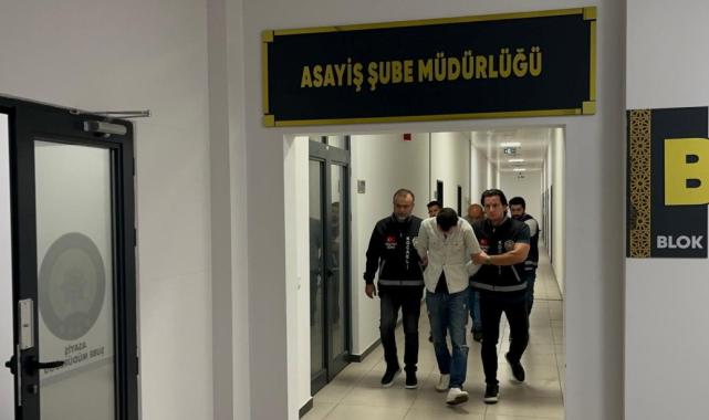 Kocaeli'de pazar yerinde alacaklısını kalbinden bıçakladı