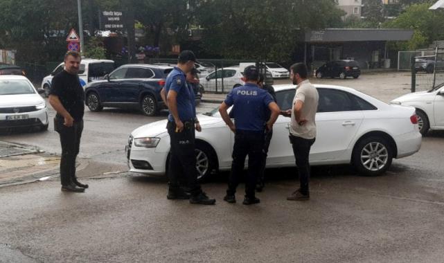 Kocaeli’de yeni tabancasını gösterirken ağabeyini vurdu