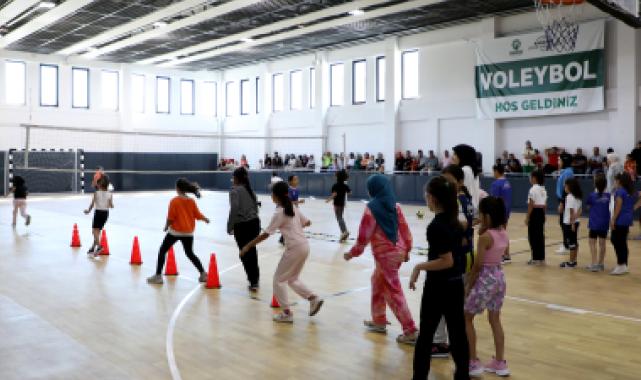Konya Karatay'da geleceğin voleybocuları fileyle buluştu