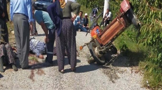 Manisa'da sepetli motosiklet şarampole devrildi