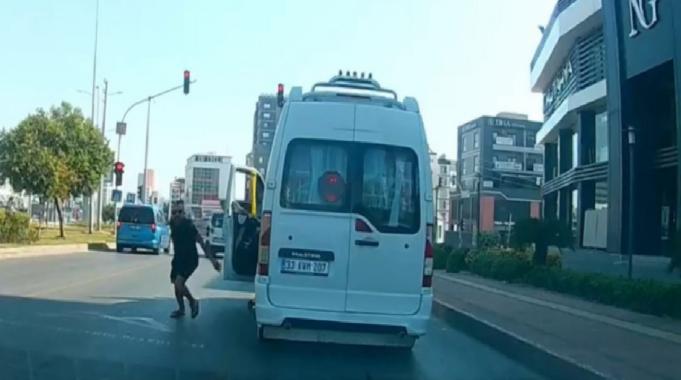 Mersin'de önünü kestiği otomobile halatla saldırdı