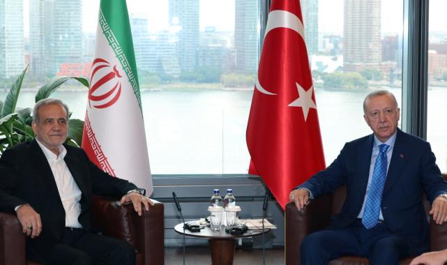 Mesud Pezeşkiyan'dan Trük gazetecilere Türkçe cevap