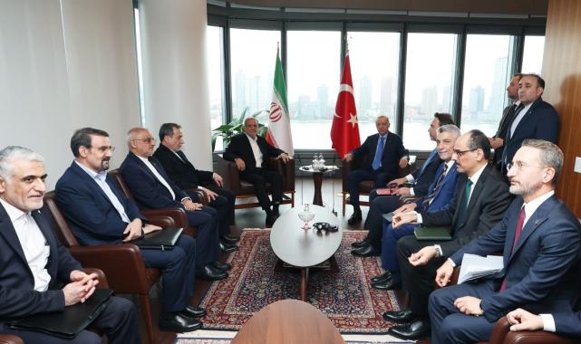 Mesud Pezeşkiyan'dan Trük gazetecilere Türkçe cevap